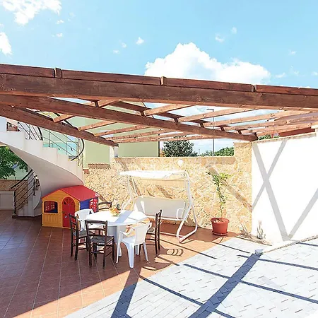Cozy In With Wifi Holiday home Medulin