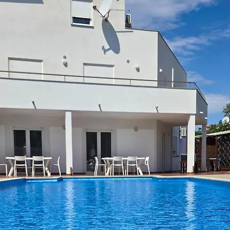 펜션 Mn-1863 메덜린